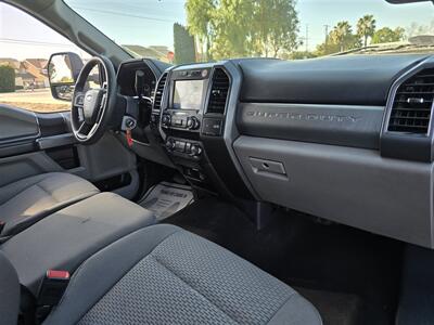 2022 Ford F550 XLT STAKE BED,6.7L DIESEL,4-WHEEL DRIVE,  PWR LFT GATE! - Photo 27 - Santa Ana, CA 92703