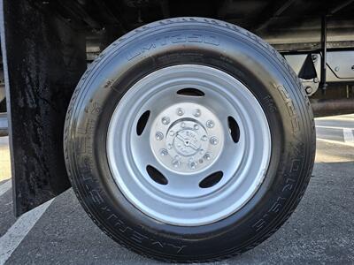 2022 Ford F550 XLT STAKE BED,6.7L DIESEL,4-WHEEL DRIVE,  PWR LFT GATE! - Photo 20 - Santa Ana, CA 92703