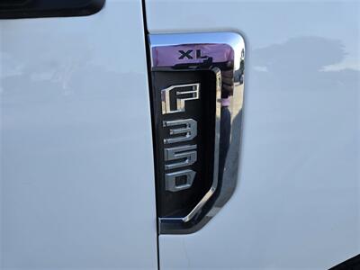 2017 Ford F350 XL UTILITY 6.2L GAS,LADDER RACK.   - Photo 19 - Santa Ana, CA 92703
