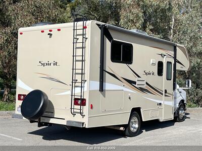 2017 Winnebago Spirit 22R   - Photo 3 - Burbank, CA 91502