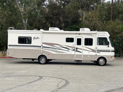 2005 Fleetwood Fiesta 32 S   - Photo 2 - Burbank, CA 91502