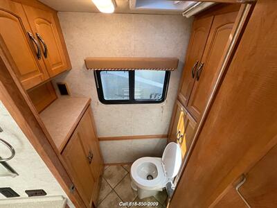 2006 Winnebago Itasca Meridian   - Photo 31 - Burbank, CA 91502