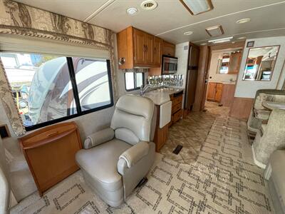 2006 Winnebago Itasca Meridian   - Photo 6 - Burbank, CA 91502