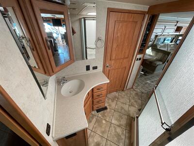 2006 Winnebago Itasca Meridian   - Photo 27 - Burbank, CA 91502