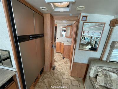 2006 Winnebago Itasca Meridian   - Photo 16 - Burbank, CA 91502