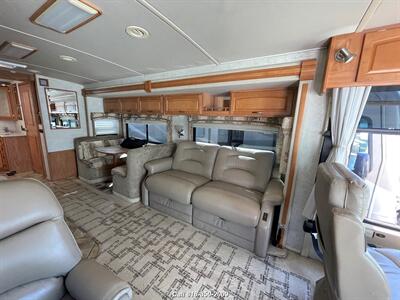 2006 Winnebago Itasca Meridian   - Photo 5 - Burbank, CA 91502