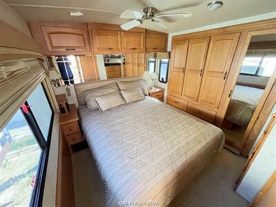 2006 Winnebago Itasca Meridian   - Photo 34 - Burbank, CA 91502