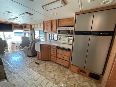 2006 Winnebago Itasca Meridian   - Photo 10 - Burbank, CA 91502