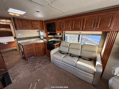 2011 Four Winds Hurricane 31D   - Photo 18 - Burbank, CA 91502