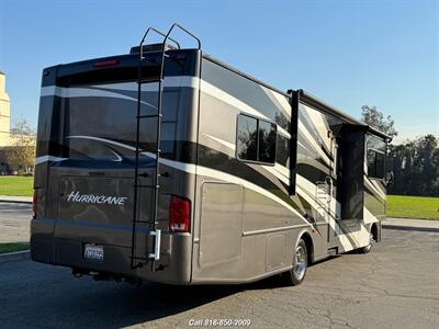 2011 Four Winds Hurricane 31D   - Photo 8 - Burbank, CA 91502