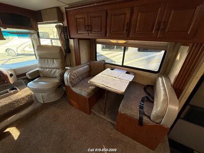 2011 Four Winds Hurricane 31D   - Photo 14 - Burbank, CA 91502