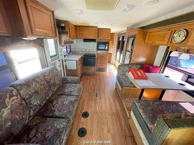 2006 Fleetwood Tioga 31M   - Photo 10 - Burbank, CA 91502