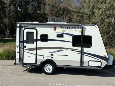 2015 Jayco Ultra Lite X17Z   - Photo 2 - Burbank, CA 91502