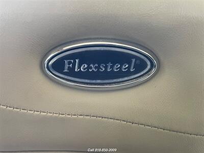 2015 Fleetwood Storm 32V   - Photo 47 - Burbank, CA 91502