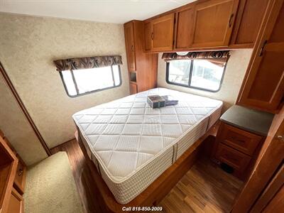 2010 Coachmen Freelander 32BH   - Photo 18 - Burbank, CA 91502