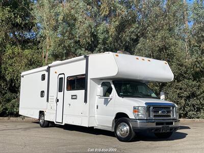 2010 Coachmen Freelander 32BH   - Photo 2 - Burbank, CA 91502