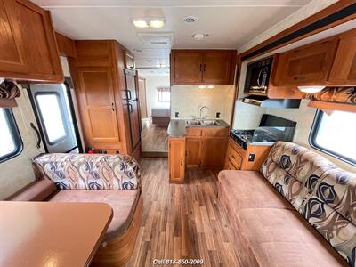 2010 Coachmen Freelander 32BH   - Photo 14 - Burbank, CA 91502