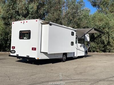 2010 Coachmen Freelander 32BH   - Photo 7 - Burbank, CA 91502