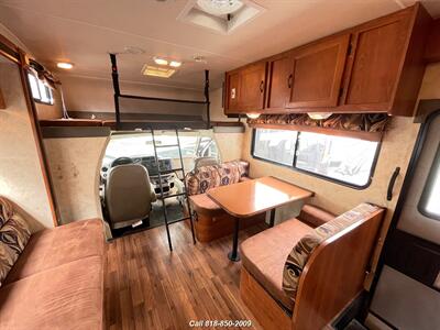 2010 Coachmen Freelander 32BH   - Photo 12 - Burbank, CA 91502