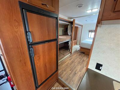 2010 Coachmen Freelander 32BH   - Photo 16 - Burbank, CA 91502