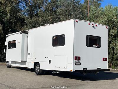 2010 Coachmen Freelander 32BH   - Photo 5 - Burbank, CA 91502