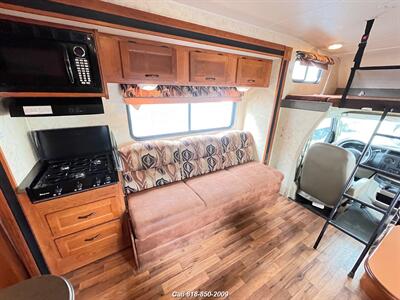 2010 Coachmen Freelander 32BH   - Photo 11 - Burbank, CA 91502