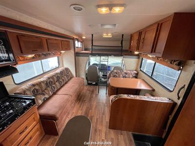 2010 Coachmen Freelander 32BH   - Photo 10 - Burbank, CA 91502