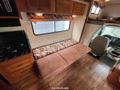 2010 Coachmen Freelander 32BH   - Photo 13 - Burbank, CA 91502