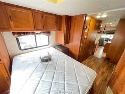 2010 Coachmen Freelander 32BH   - Photo 19 - Burbank, CA 91502