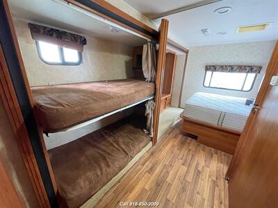 2010 Coachmen Freelander 32BH   - Photo 17 - Burbank, CA 91502