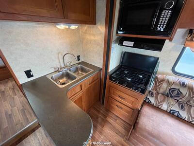 2010 Coachmen Freelander 32BH   - Photo 15 - Burbank, CA 91502