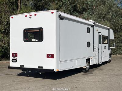 2010 Coachmen Freelander 32BH   - Photo 8 - Burbank, CA 91502