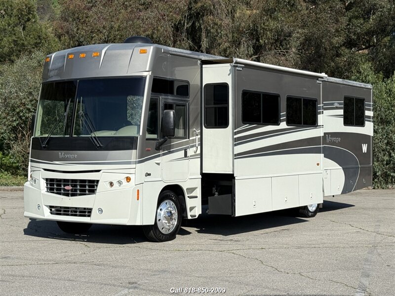 2008 Winnebago Voyage 35L  