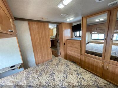 2010 Bounder 35 S   - Photo 21 - Burbank, CA 91502