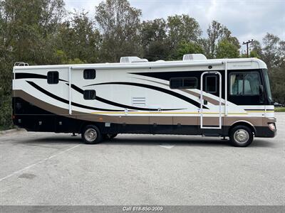 2010 Bounder 35 S   - Photo 2 - Burbank, CA 91502