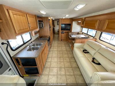 2010 Bounder 35 S   - Photo 9 - Burbank, CA 91502