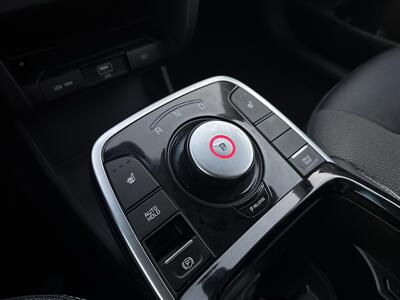 2022 Kia Niro EV EX   - Photo 11 - Stanton, CA 90680