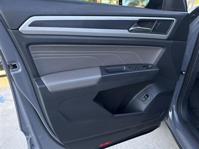 2021 Volkswagen Atlas Cross Sport V6 SE R-Line - Photo 7 - Stanton, CA 90680