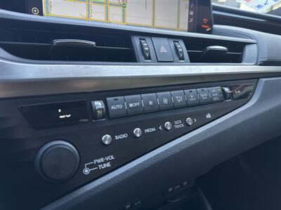 2019 Lexus ES 300h   - Photo 14 - Stanton, CA 90680