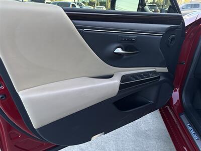 2019 Lexus ES 300h   - Photo 7 - Stanton, CA 90680