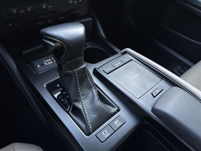 2019 Lexus ES 300h   - Photo 15 - Stanton, CA 90680