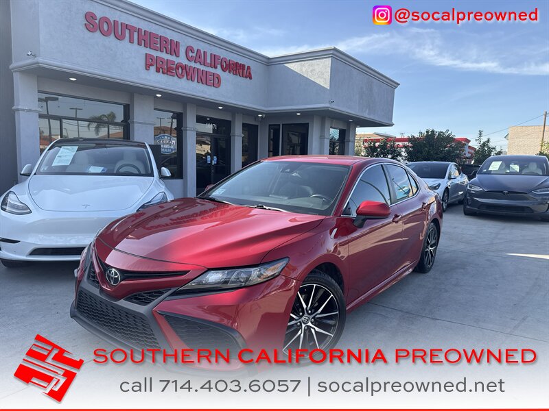 2021 Toyota Camry SE   - Photo 1 - Stanton, CA 90680