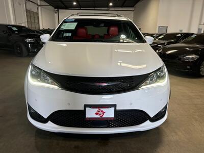 2020 Chrysler Pacifica Hybrid Limited Red S   - Photo 2 - Orange, CA 92867