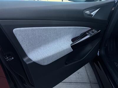 2023 Volkswagen ID.4 Pro - Photo 7 - Stanton, CA 90680