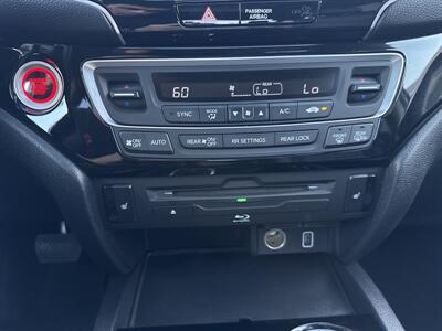 2019 Honda Pilot Touring w/Rear Captain's Chairs   - Photo 16 - Stanton, CA 90680