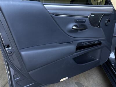2022 Lexus ES F SPORT   - Photo 7 - Orange, CA 92867