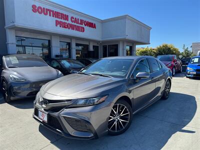 2022 Toyota Camry Hybrid SE Sedan