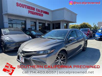 2022 Toyota Camry Hybrid SE   - Photo 1 - Stanton, CA 90680