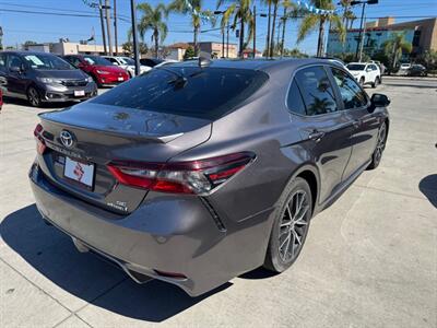2022 Toyota Camry Hybrid SE   - Photo 4 - Stanton, CA 90680