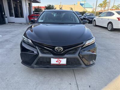2022 Toyota Camry SE   - Photo 2 - Stanton, CA 90680